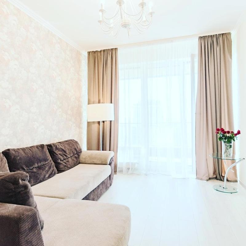 1 Room 60M2 Center Of Obolon Near River Side. With Terrace. 22 Floor Kiew Exterior foto