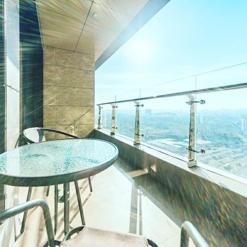 1 Room 60M2 Center Of Obolon Near River Side. With Terrace. 22 Floor Kiew Exterior foto