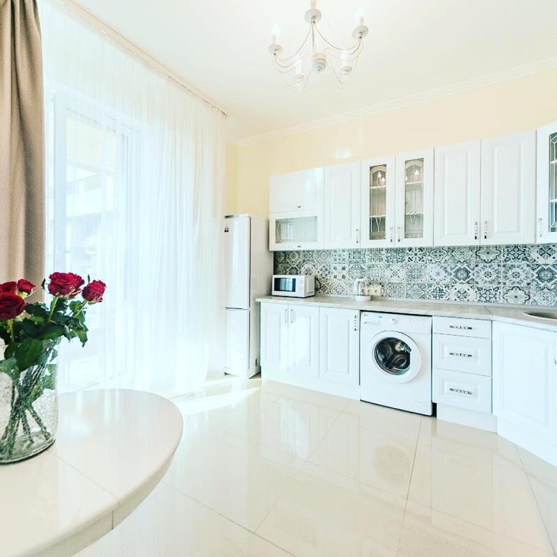 1 Room 60M2 Center Of Obolon Near River Side. With Terrace. 22 Floor Kiew Exterior foto