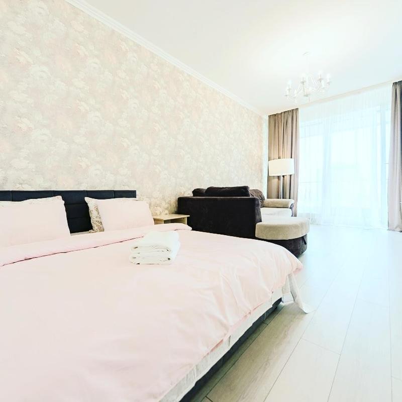 1 Room 60M2 Center Of Obolon Near River Side. With Terrace. 22 Floor Kiew Exterior foto